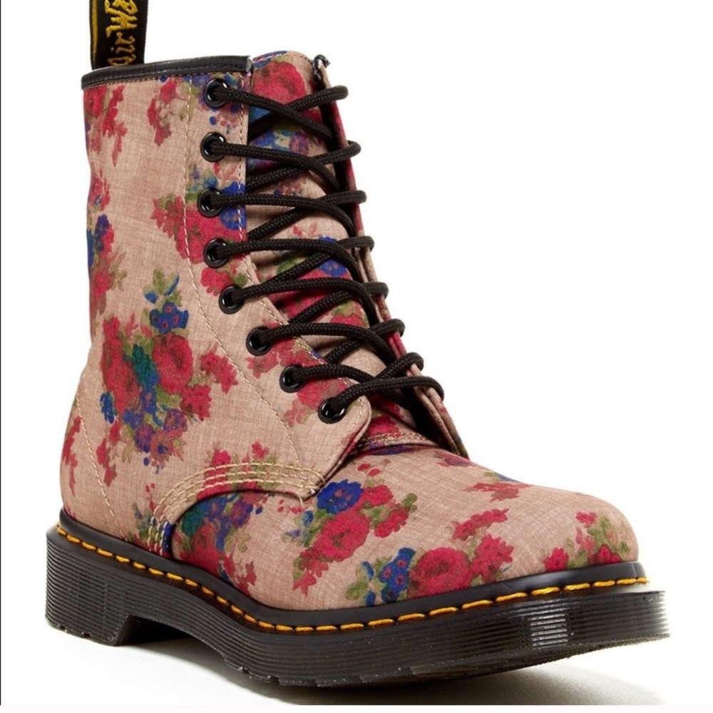 Doc Martens Victorian Castel Floral boots